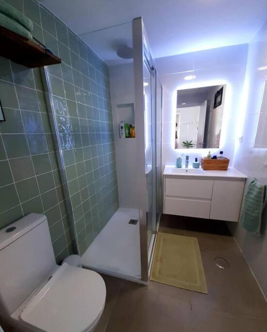 Top-Floor Beachfront Apartment With Parking, Pool, & Spacious Sea-View Balcony فيياخويوسا المظهر الخارجي الصورة