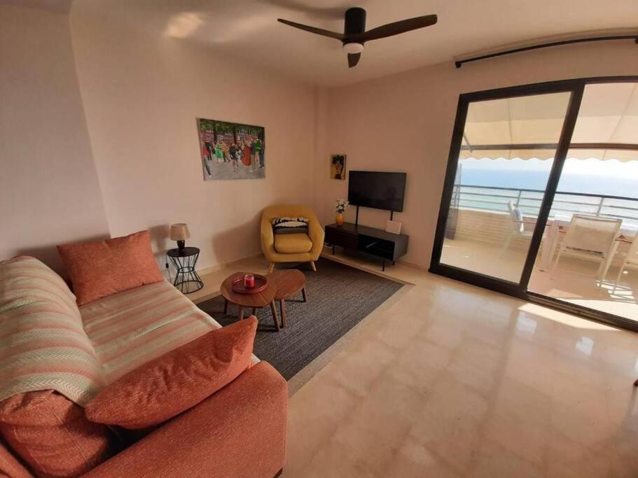 Top-Floor Beachfront Apartment With Parking, Pool, & Spacious Sea-View Balcony فيياخويوسا المظهر الخارجي الصورة